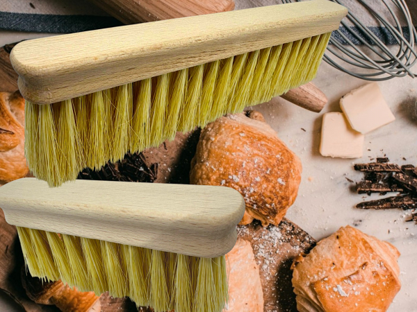 Powder brush wood with natural bristles